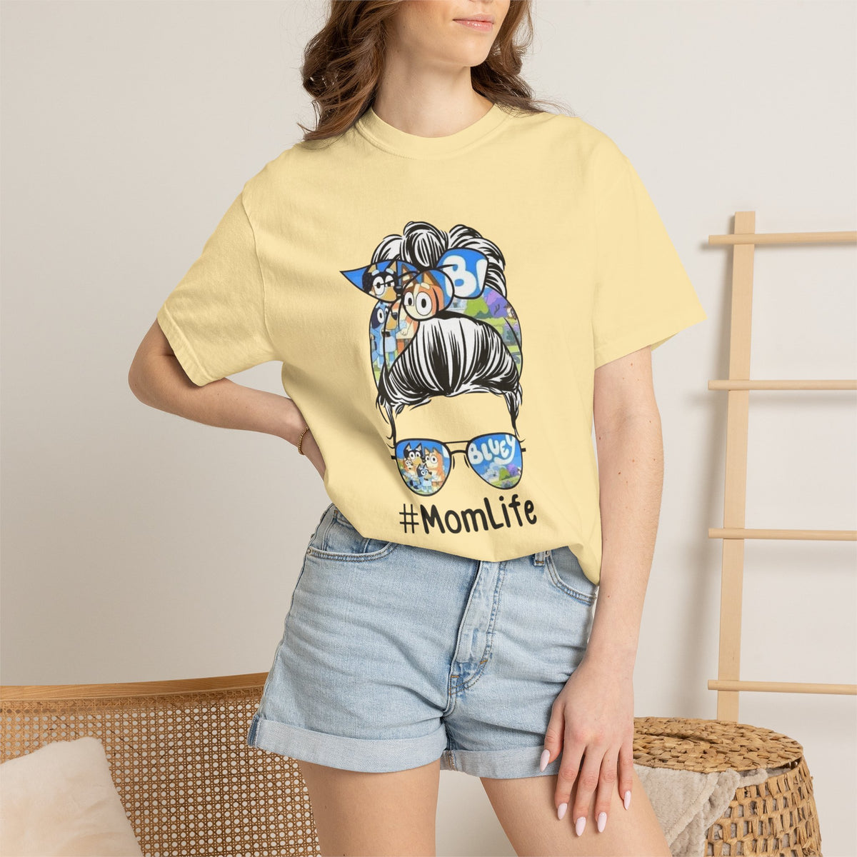 #MomLife Graphic T-Shirt