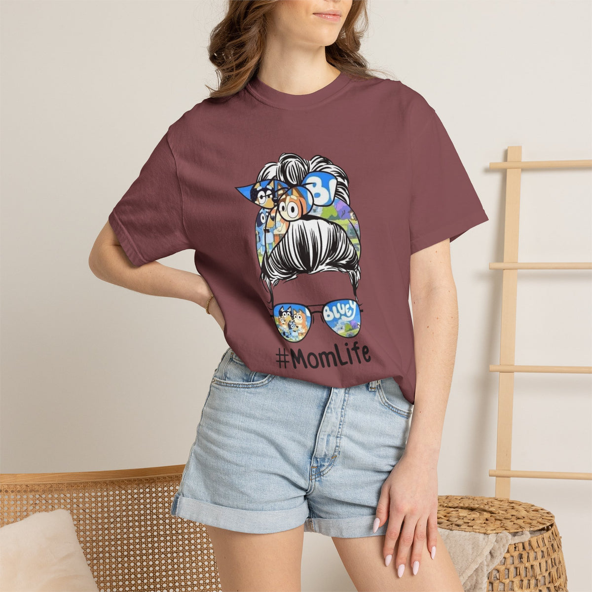 #MomLife Graphic T-Shirt