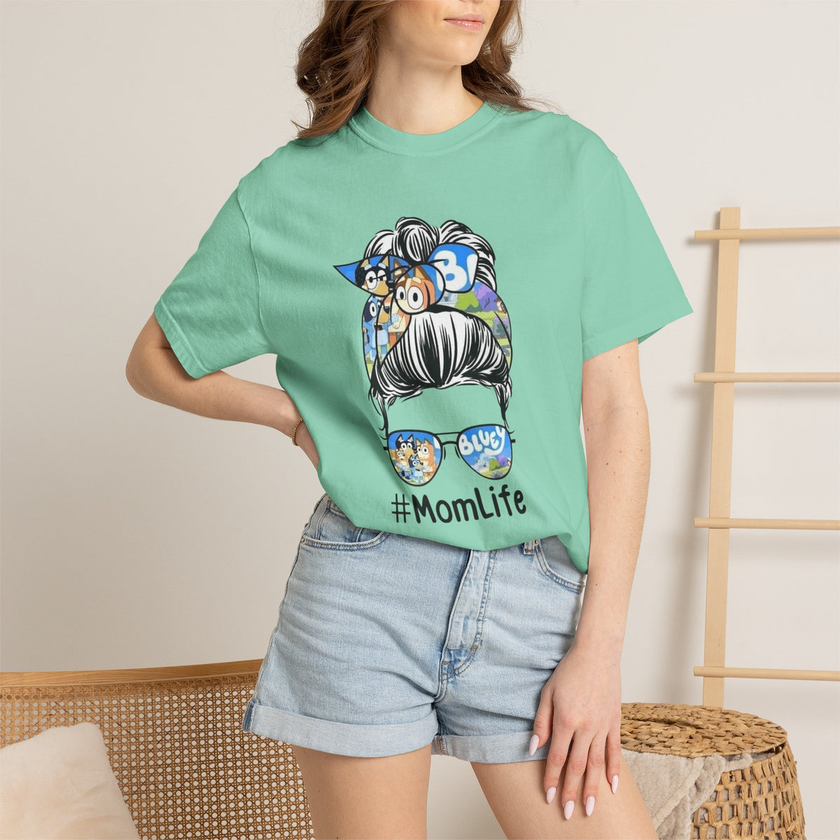 #MomLife Graphic T-Shirt